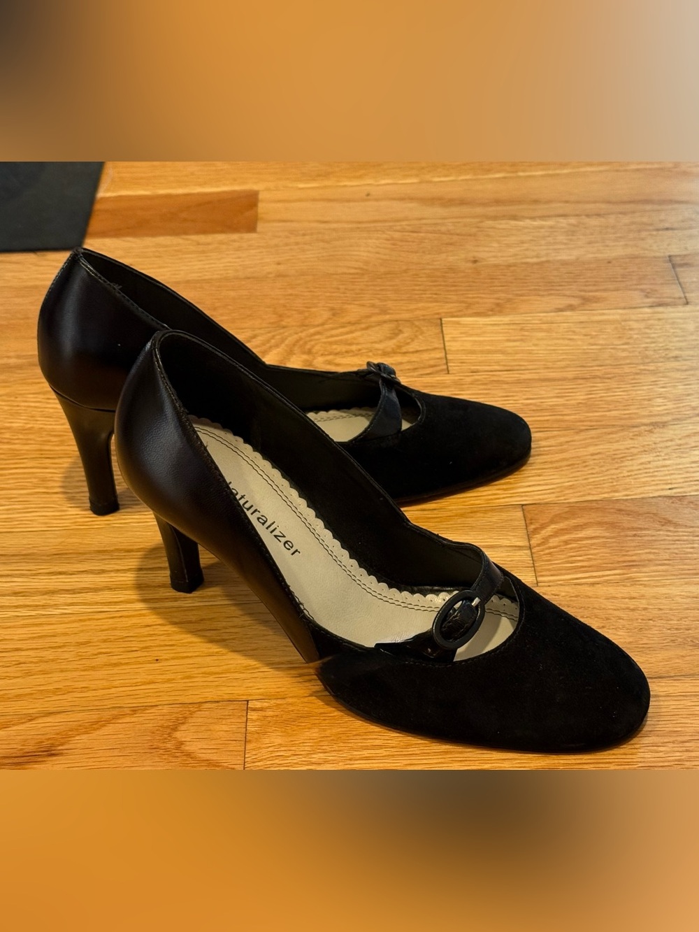 Naturalizer Black Suede & Leather Mary Jane Heels size 5 Great Condition